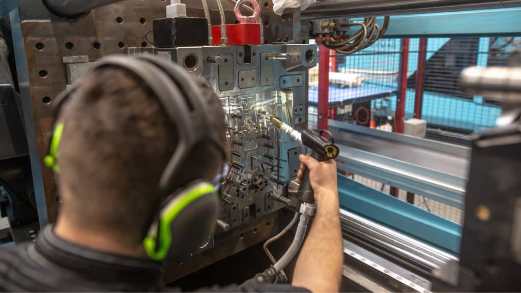 Plastic Molding Engineer